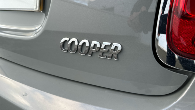 MINI Hatchback 1.5 Cooper Classic 5dr Petrol Hatchback